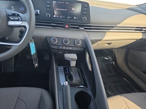 Certified 2024 Hyundai Elantra SE FWD image 14