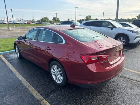 Used 2017 Chevrolet Malibu LT FWD image 4