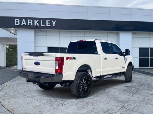 Used 2018 Ford F250 Lariat w/ Chrome Package image 3