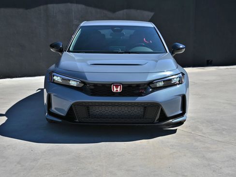 Used 2024 Honda Civic Type R image 3