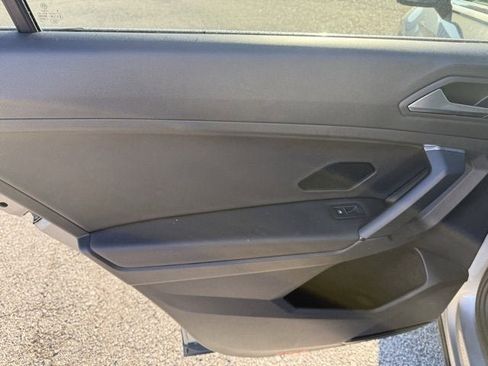 Certified 2019 Volkswagen Tiguan SE w/ Panoramic Sunroof Package image 12