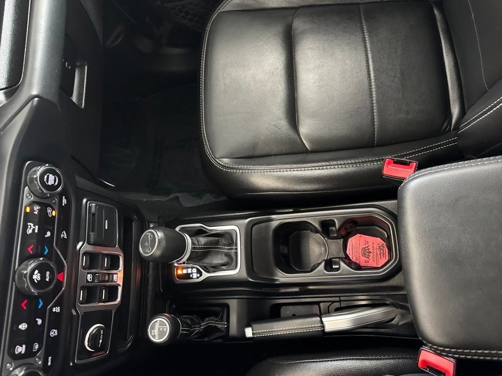 Used 2019 Jeep Wrangler Unlimited Sahara AWD/4WD image 16
