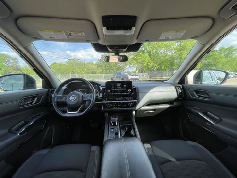 Used 2025 Nissan Pathfinder SV FWD image 14