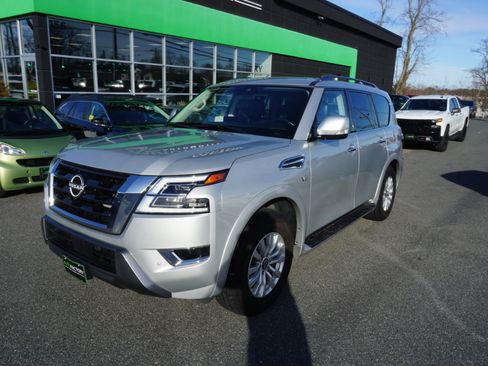 Used 2021 Nissan Armada SV image 3
