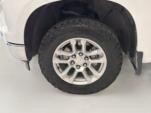 Certified 2023 Chevrolet Silverado 1500 LT w/ Z71 Off-Road Package AWD/4WD image 24