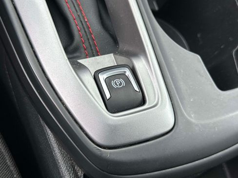 Used 2024 Chevrolet Trax RS w/ Sunroof Package FWD image 32