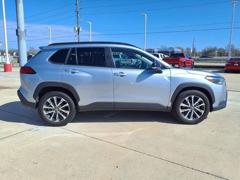 Certified 2025 Toyota Corolla Cross XLE image 5