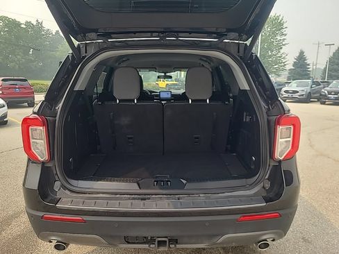 Used 2023 Ford Explorer XLT w/ Equipment Group 202A AWD/4WD image 29