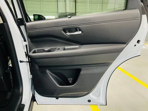 New 2026 Nissan Pathfinder Platinum FWD image 34