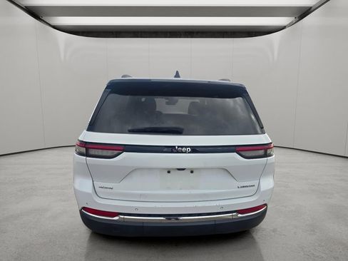 Used 2024 Jeep Grand Cherokee Laredo image 4