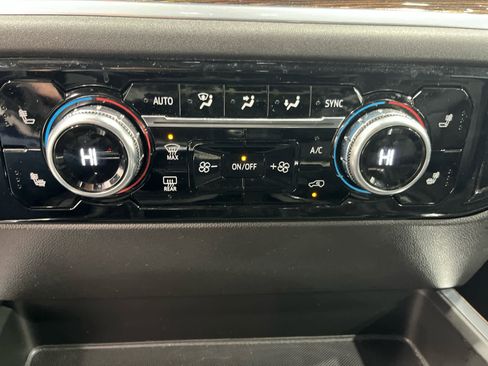 Certified 2022 GMC Sierra 1500 Elevation w/ Elevation Premium Package image 26