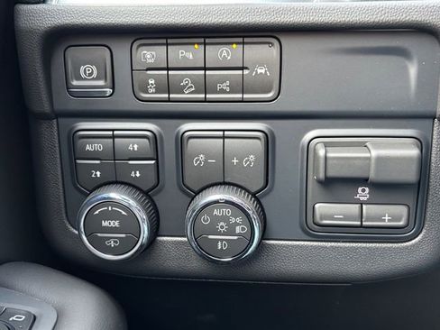 New 2026 Chevrolet Tahoe High Country AWD/4WD image 19