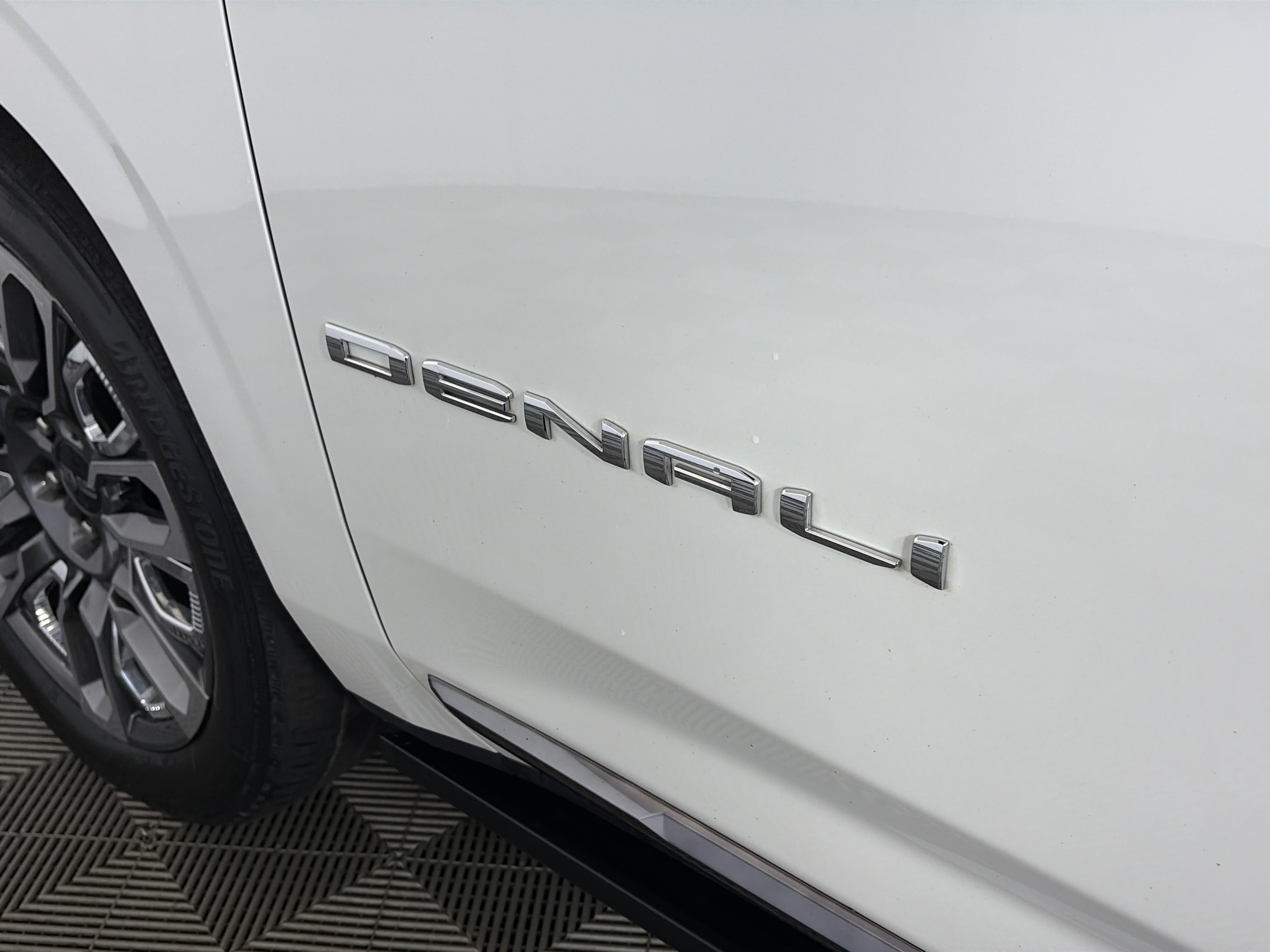 Used 2023 GMC Yukon Denali Ultimate w/ LPO, Floor Liner Package AWD/4WD image 20