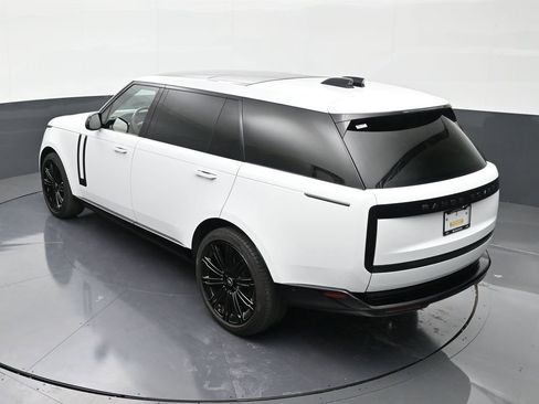 Used 2025 Land Rover Range Rover Long Wheelbase SE AWD/4WD image 14