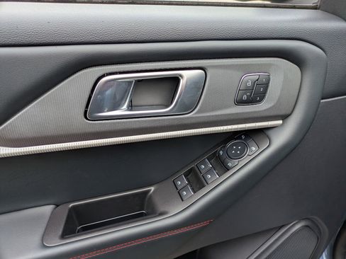 Certified 2025 Ford Explorer ST-Line w/ Premium Package image 17