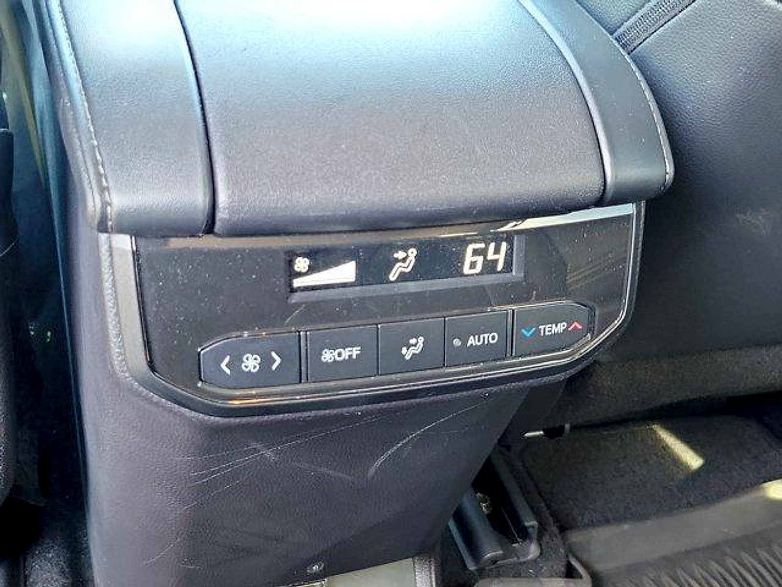 Used 2023 Toyota Highlander XLE FWD image 20