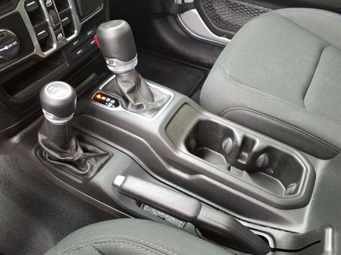 Used 2022 Jeep Wrangler Unlimited Sport image 11