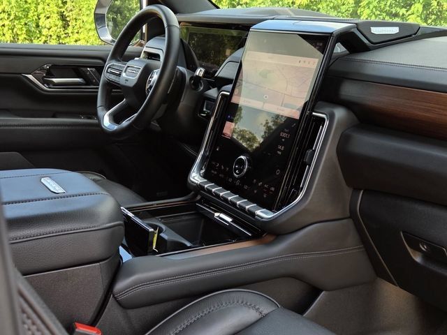 Used 2025 GMC Yukon Denali AWD/4WD image 43