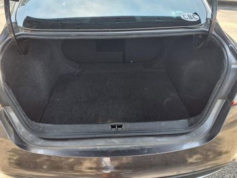 Used 2015 Chrysler 200 Limited image 10