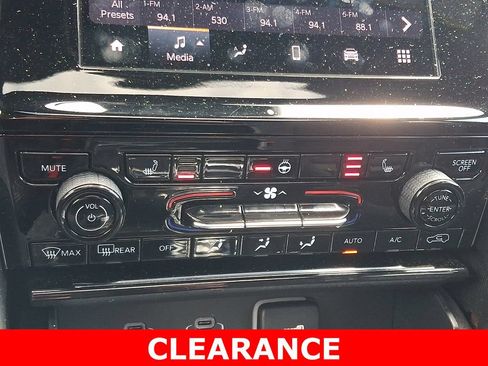 Used 2025 Jeep Grand Cherokee Laredo X w/ Luxury Tech Group I AWD/4WD image 17