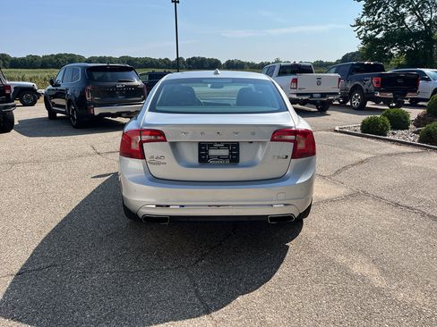 Used 2017 Volvo S60 T5 Inscription Platinum w/ Climate Package AWD/4WD image 5