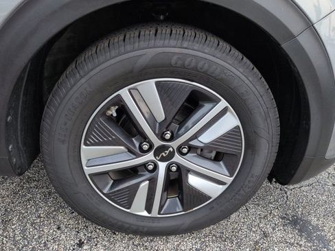 Used 2022 Kia Niro EX Premium FWD image 10
