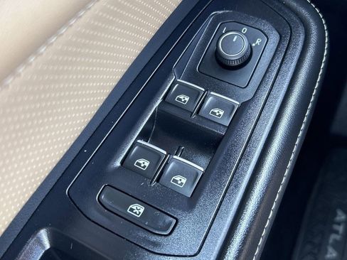 Used 2024 Volkswagen Atlas Cross Sport SE AWD/4WD image 17