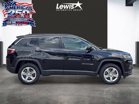 Used 2024 Jeep Compass Latitude AWD/4WD image 5