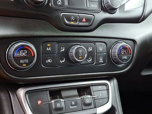 Used 2024 GMC Terrain SLT AWD/4WD image 18
