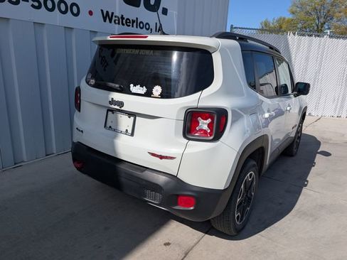Used 2016 Jeep Renegade Trailhawk w/ Premium Trailhawk Package AWD/4WD image 16