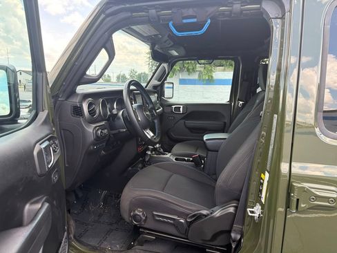 Used 2022 Jeep Wrangler Unlimited Rubicon 4xe AWD/4WD image 16