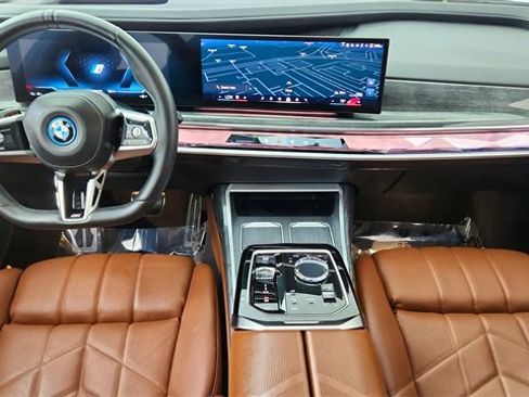 Used 2023 BMW i7 xDrive60 image 36