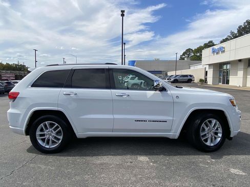 Used 2017 Jeep Grand Cherokee Overland w/ Jeep Active Safety Group image 2