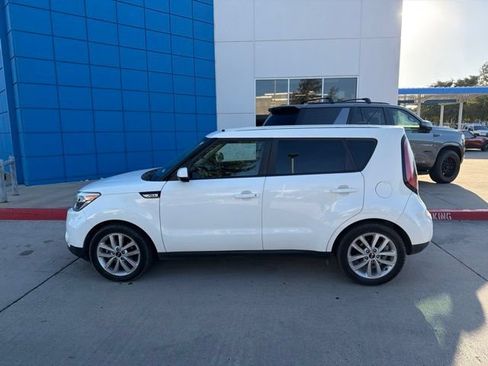Used 2019 Kia Soul + FWD image 9