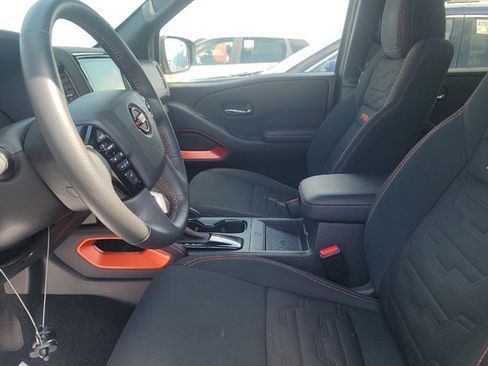 Used 2023 Nissan Frontier PRO-4X w/ Pro Convenience Package AWD/4WD image 5