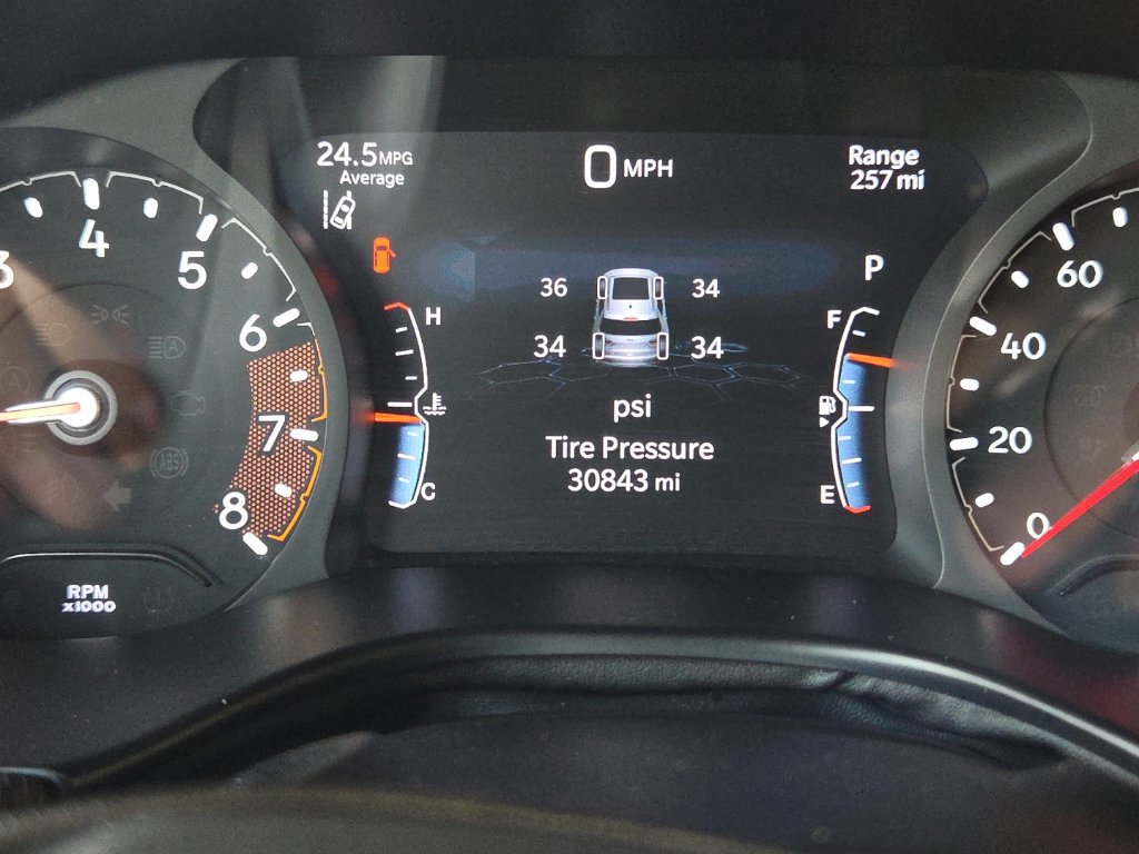 Used 2025 Jeep Compass Trailhawk AWD/4WD image 2