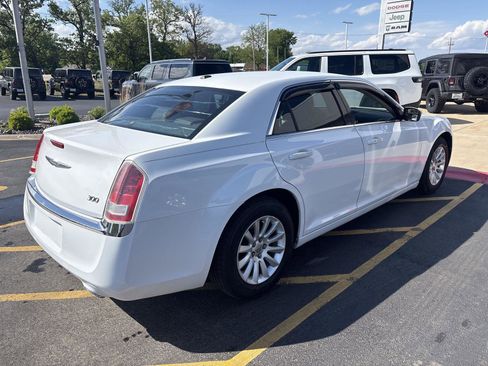Used 2014 Chrysler 300 RWD image 6