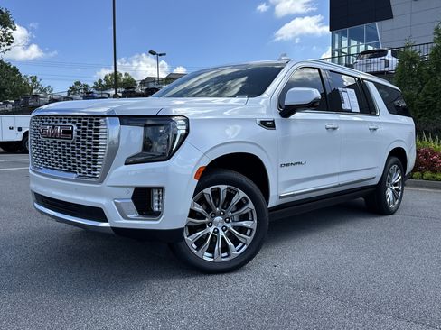 Used 2023 GMC Yukon XL Denali w/ Max Trailering Package AWD/4WD image 5