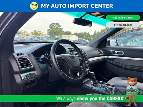 Used 2017 Ford Explorer XLT w/ Equipment Group 202A AWD/4WD image 8
