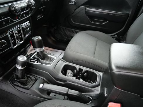 Used 2020 Jeep Gladiator Sport w/ Quick Order Package 24S AWD/4WD image 14