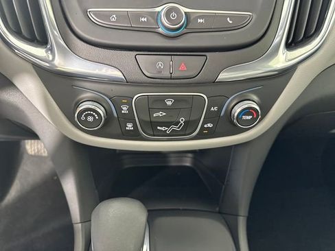 Used 2023 Chevrolet Equinox LS image 23