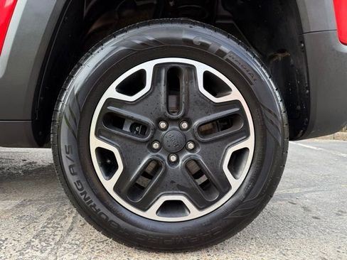 Used 2016 Jeep Renegade Trailhawk image 33