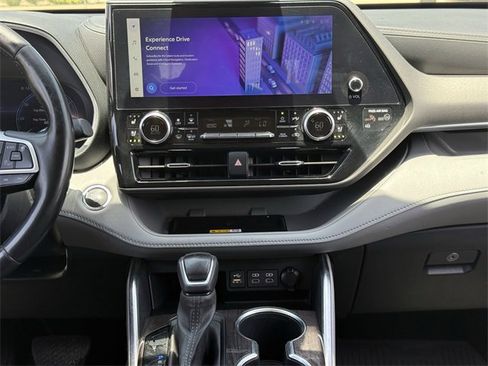 Used 2023 Toyota Highlander Limited image 17
