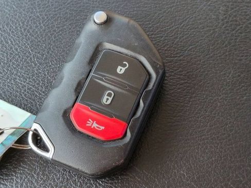 Used 2024 Jeep Gladiator Sport AWD/4WD image 25
