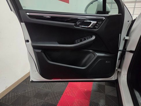 Used 2016 Porsche Macan S image 29