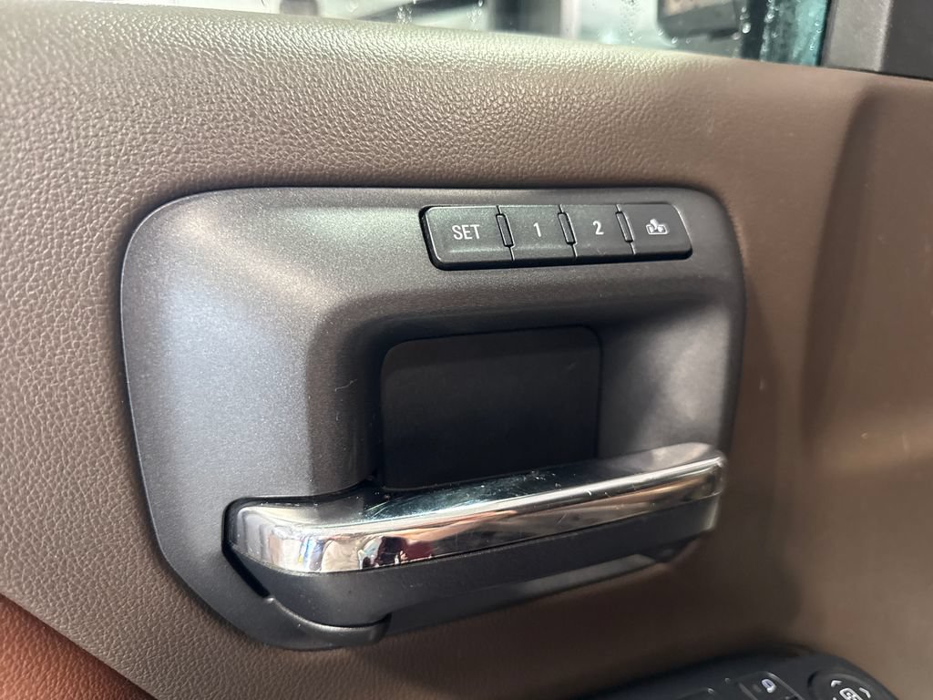 Used 2017 Chevrolet Silverado 3500 High Country AWD/4WD image 31