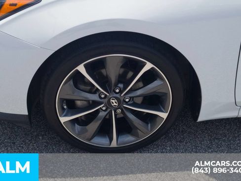 Used 2019 Hyundai Veloster 2.0 Premium FWD image 12