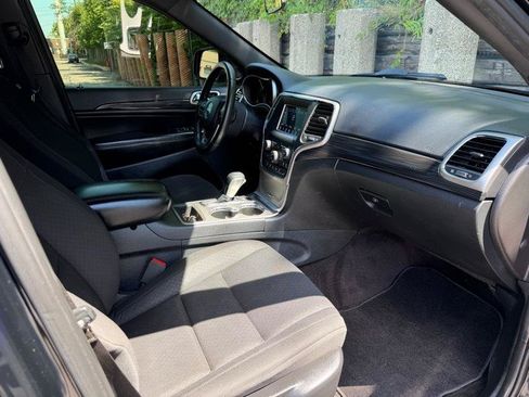 Used 2019 Jeep Grand Cherokee Laredo RWD image 18
