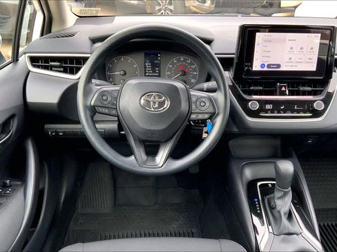 Used 2025 Toyota Corolla LE image 5