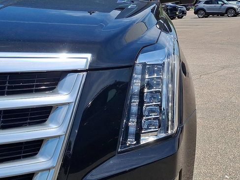 Used 2019 Cadillac Escalade Premium Luxury AWD/4WD image 9